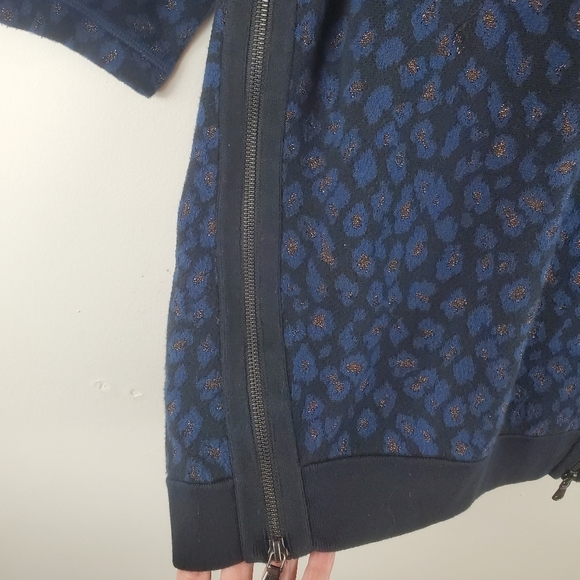 Marc by Marc Jacobs Sasha Sweater Womens XS Black Blue Leopard Gold Metallic - Picture 11 of 12